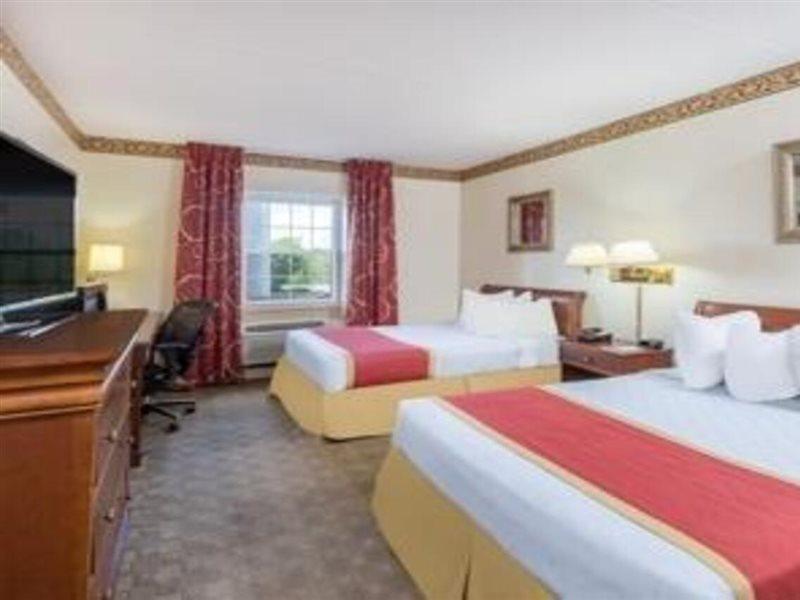 Ramada Conference Center Hotel Моргантаун Екстериор снимка