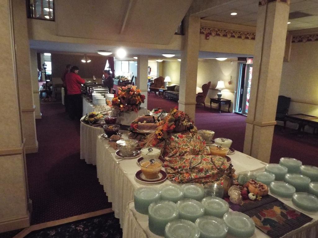 Ramada Conference Center Hotel Моргантаун Екстериор снимка