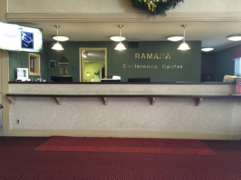 Ramada Conference Center Hotel Моргантаун Екстериор снимка