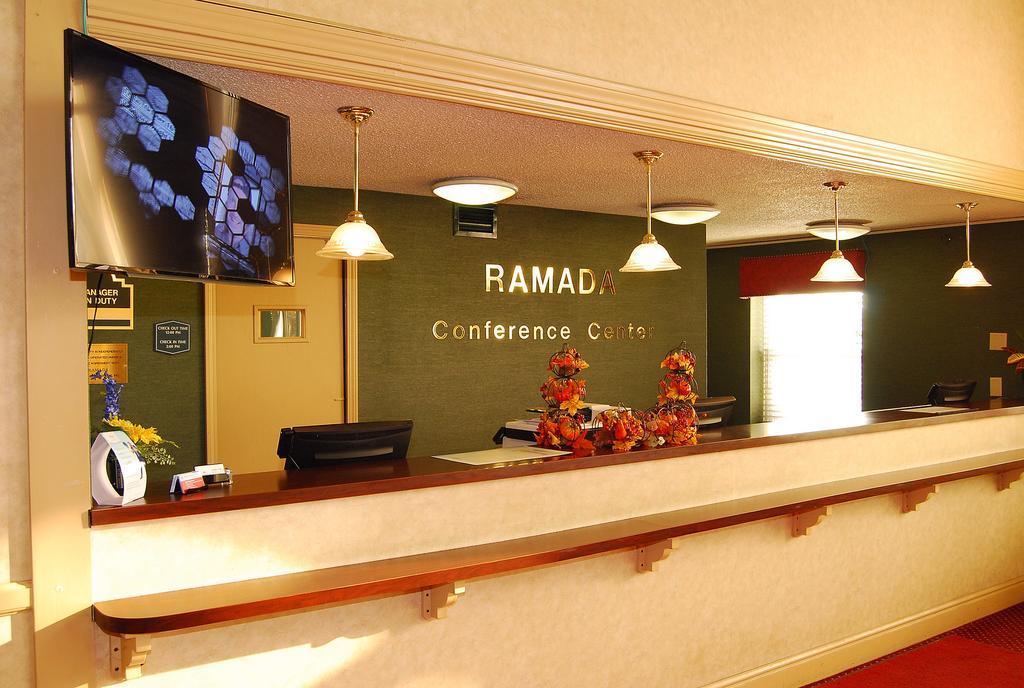 Ramada Conference Center Hotel Моргантаун Екстериор снимка